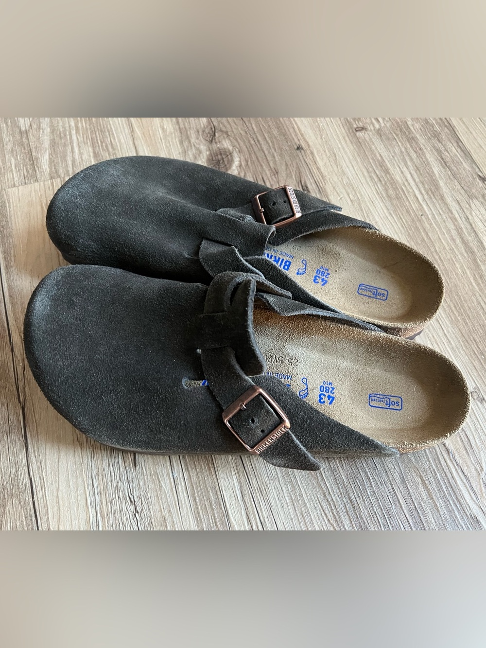 Birkenstock Men's Suede Clog in Dark Gray with Copper Buckle - Picture 2 of 6